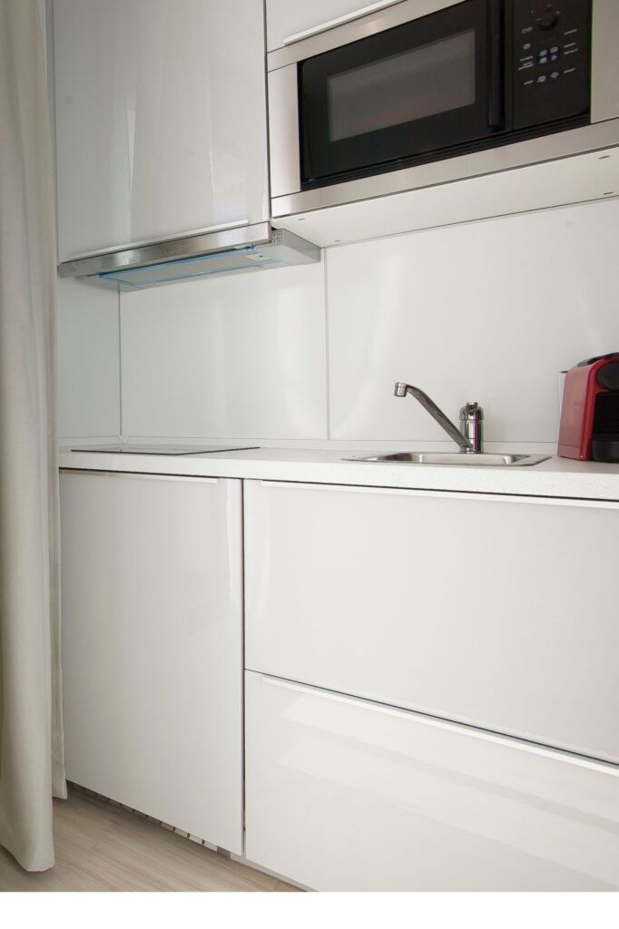Diseño interior contemporáneo con acabados de calidad